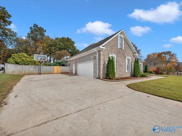 222 Lee Bowden Drive, Huntsville, AL 35806