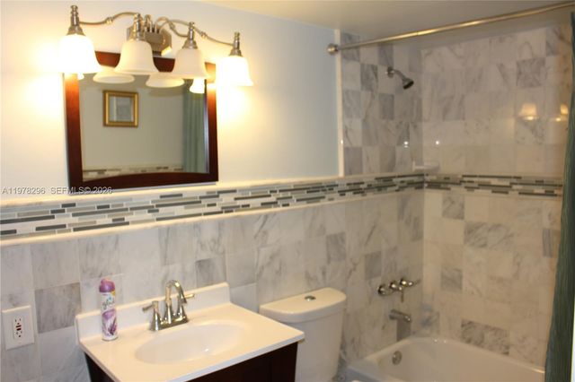 7208 Fairway Dr I8, Miami Lakes, FL 33014