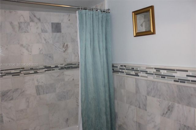 7208 Fairway Dr I8, Miami Lakes, FL 33014