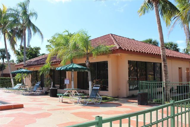 7208 Fairway Dr I8, Miami Lakes, FL 33014