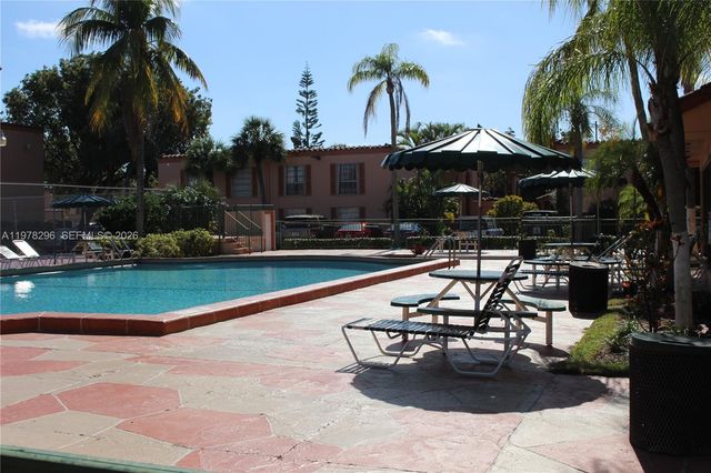 7208 Fairway Dr I8, Miami Lakes, FL 33014