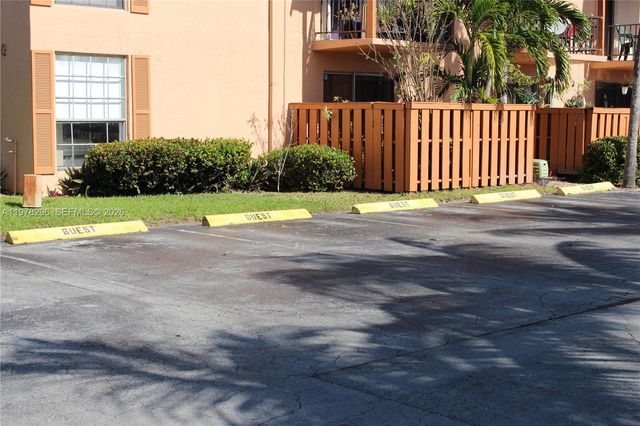 7208 Fairway Dr I8, Miami Lakes, FL 33014