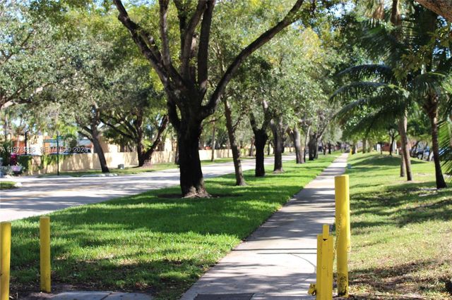 7208 Fairway Dr I8, Miami Lakes, FL 33014