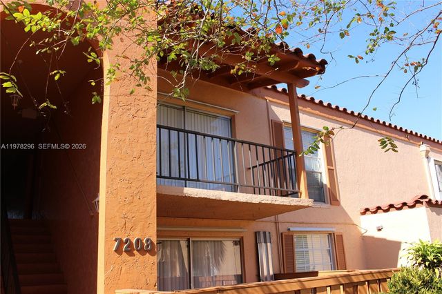 7208 Fairway Dr I8, Miami Lakes, FL 33014