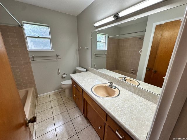 809 FLORENCE ST, Castroville, TX 78009
