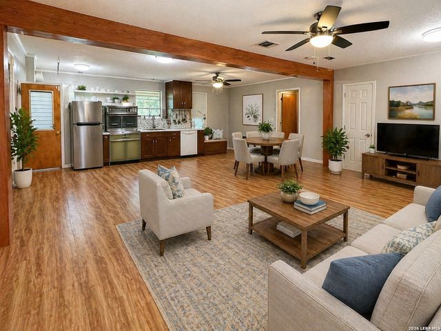 809 FLORENCE ST, Castroville, TX 78009