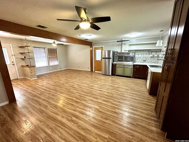 809 FLORENCE ST, Castroville, TX 78009