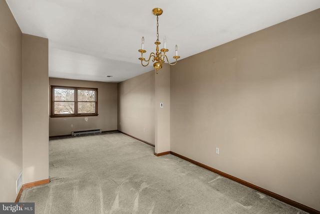 30 BUTTONWOOD DR, Lititz, PA 17543
