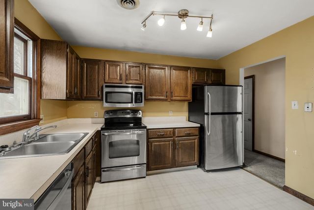30 BUTTONWOOD DR, Lititz, PA 17543