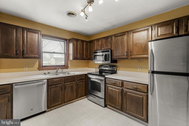 30 BUTTONWOOD DR, Lititz, PA 17543