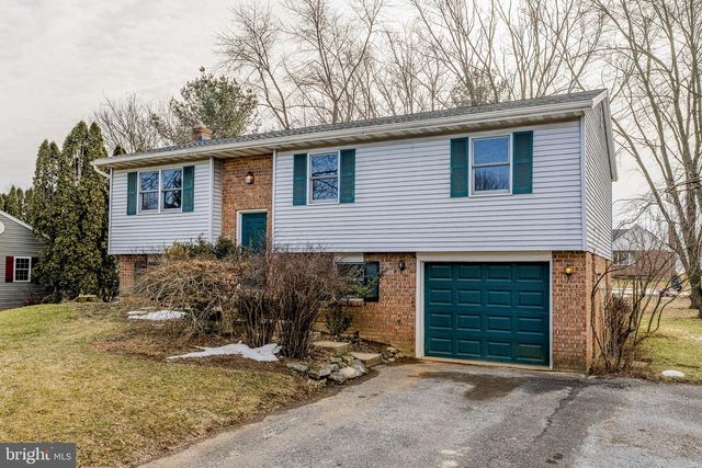 30 BUTTONWOOD DR, Lititz, PA 17543