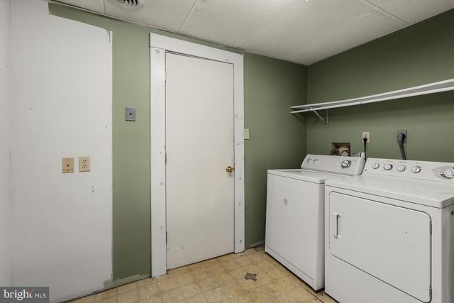 30 BUTTONWOOD DR, Lititz, PA 17543