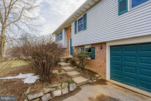 30 BUTTONWOOD DR, Lititz, PA 17543
