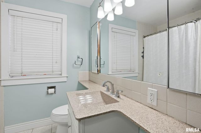 1330 29TH Street, Moline, IL 61265