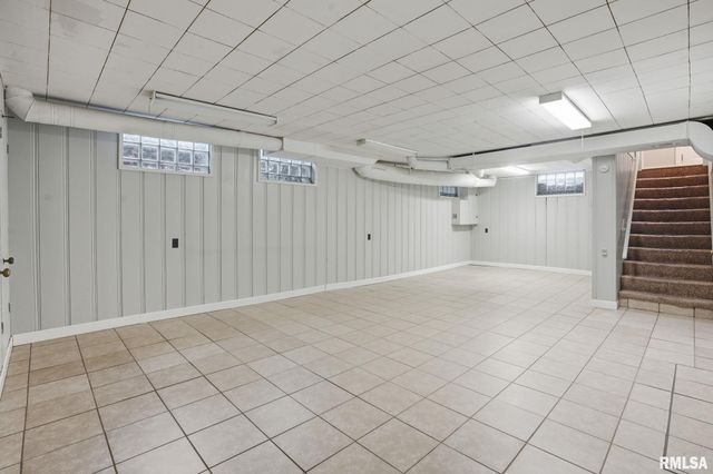 1330 29TH Street, Moline, IL 61265