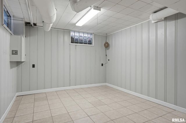 1330 29TH Street, Moline, IL 61265