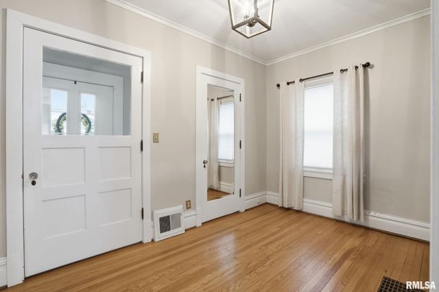 1330 29TH Street, Moline, IL 61265