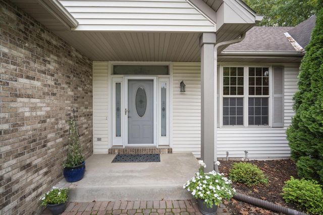 W144N10010 Sun Valley TRAIL, Germantown, WI 53022