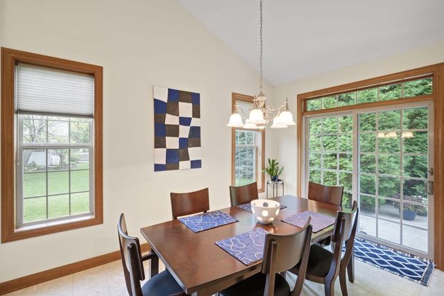 W144N10010 Sun Valley TRAIL, Germantown, WI 53022