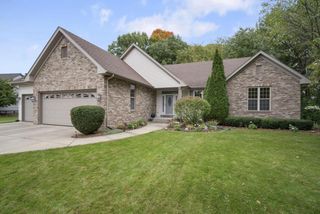 W144N10010 Sun Valley TRAIL, Germantown, WI 53022