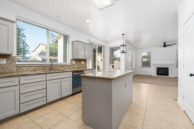 6632 W Dovewood Lane, Fresno, CA 93723