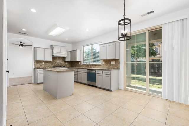 6632 W Dovewood Lane, Fresno, CA 93723