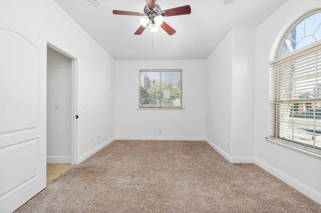 6632 W Dovewood Lane, Fresno, CA 93723