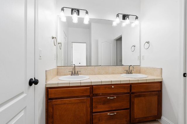 6632 W Dovewood Lane, Fresno, CA 93723