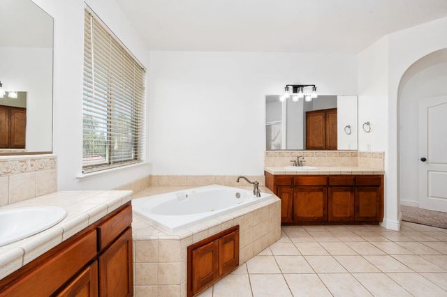 6632 W Dovewood Lane, Fresno, CA 93723