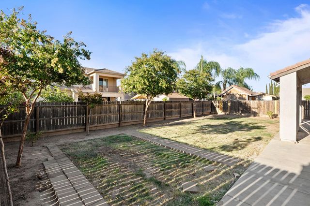 6632 W Dovewood Lane, Fresno, CA 93723