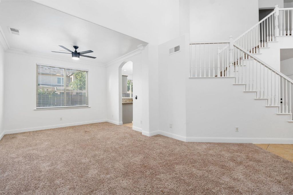 Image 10 of property listing at 6632 W Dovewood Lane, Fresno, CA 93723