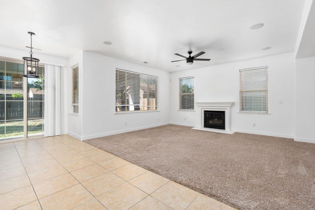 Image 18 of property listing at 6632 W Dovewood Lane, Fresno, CA 93723