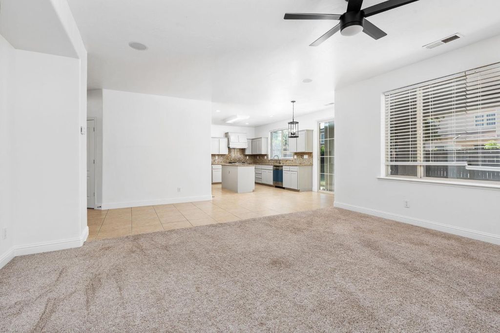 Image 21 of property listing at 6632 W Dovewood Lane, Fresno, CA 93723