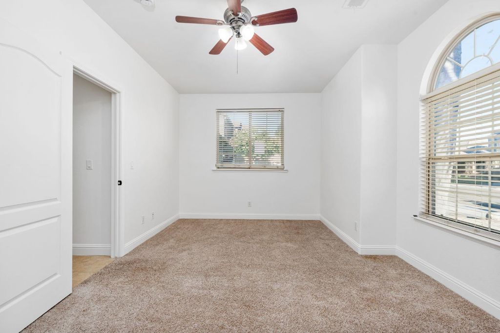 Image 24 of property listing at 6632 W Dovewood Lane, Fresno, CA 93723