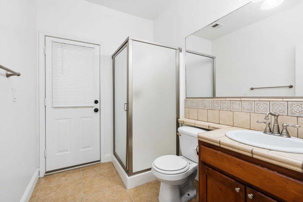 Image 25 of property listing at 6632 W Dovewood Lane, Fresno, CA 93723