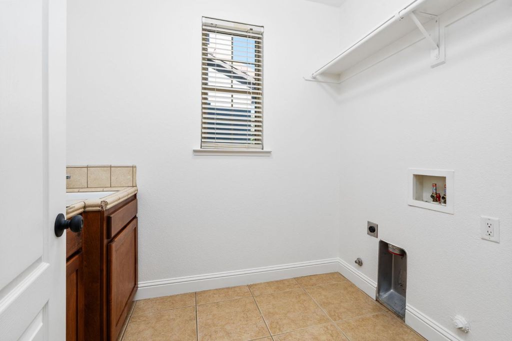 Image 26 of property listing at 6632 W Dovewood Lane, Fresno, CA 93723