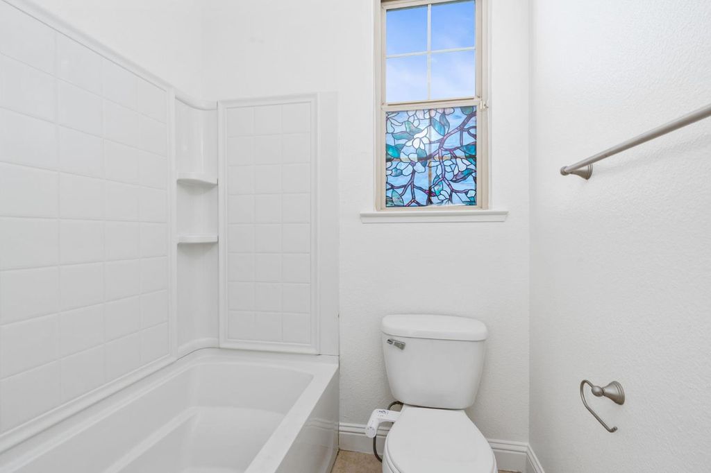 Image 31 of property listing at 6632 W Dovewood Lane, Fresno, CA 93723