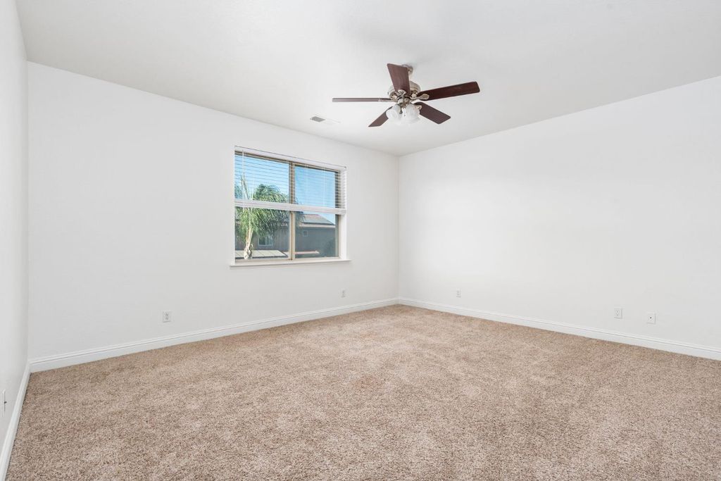 Image 33 of property listing at 6632 W Dovewood Lane, Fresno, CA 93723