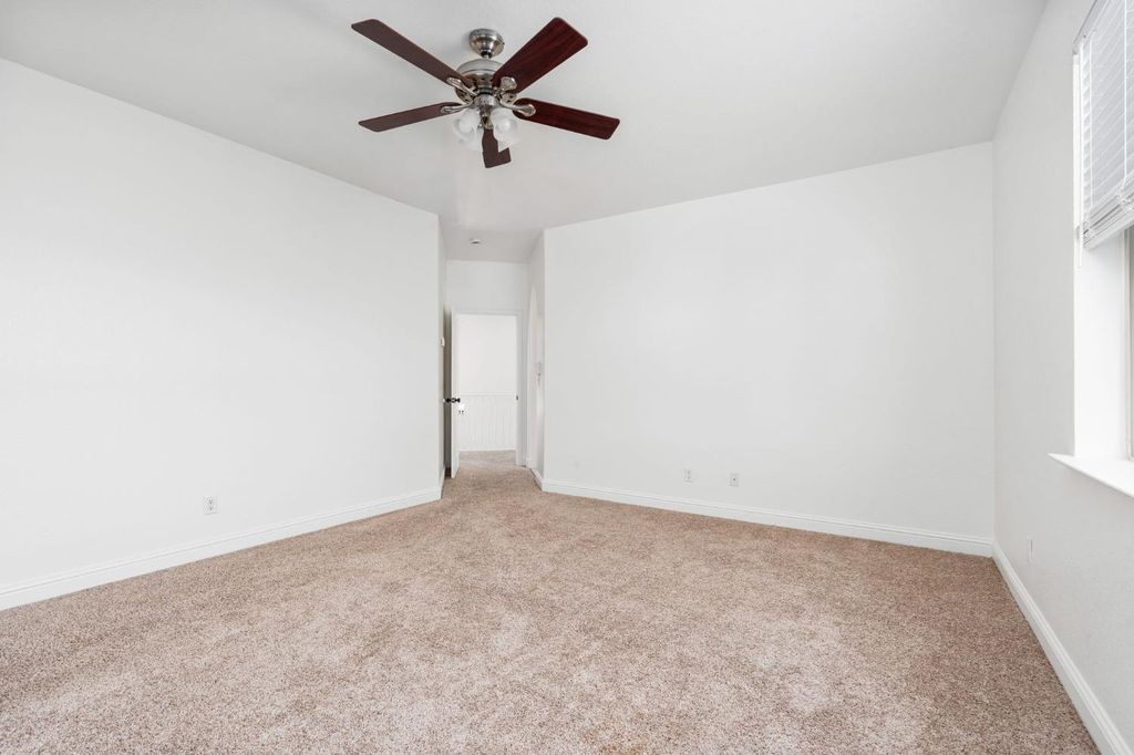 Image 34 of property listing at 6632 W Dovewood Lane, Fresno, CA 93723