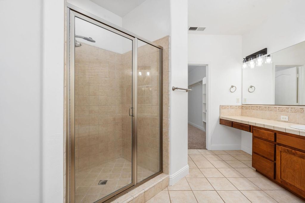 Image 37 of property listing at 6632 W Dovewood Lane, Fresno, CA 93723