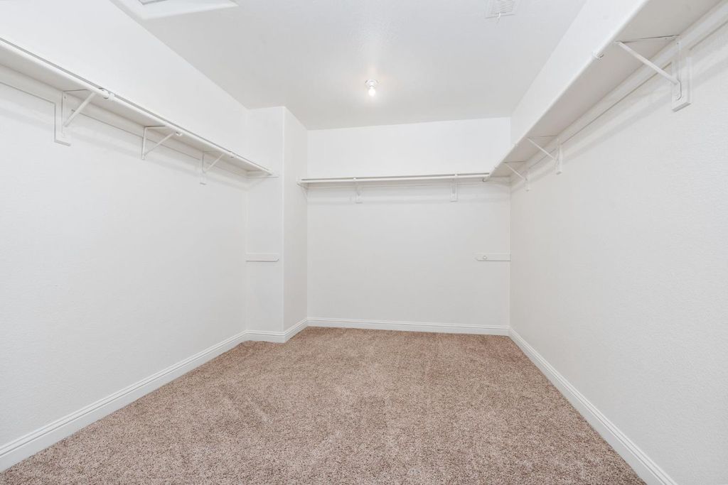 Image 38 of property listing at 6632 W Dovewood Lane, Fresno, CA 93723