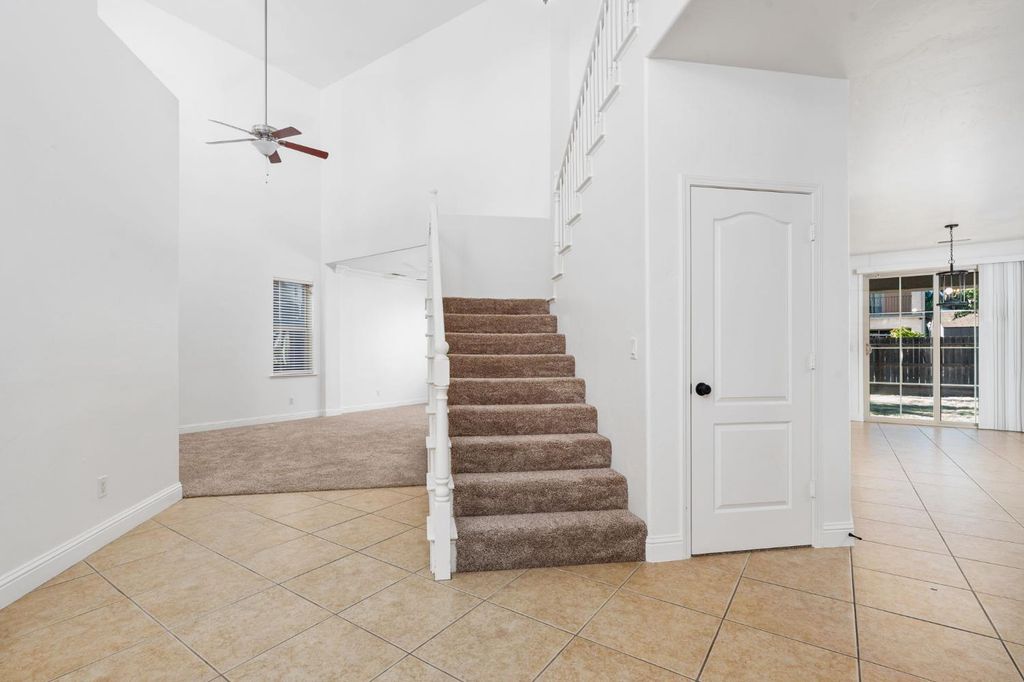 Image 5 of property listing at 6632 W Dovewood Lane, Fresno, CA 93723