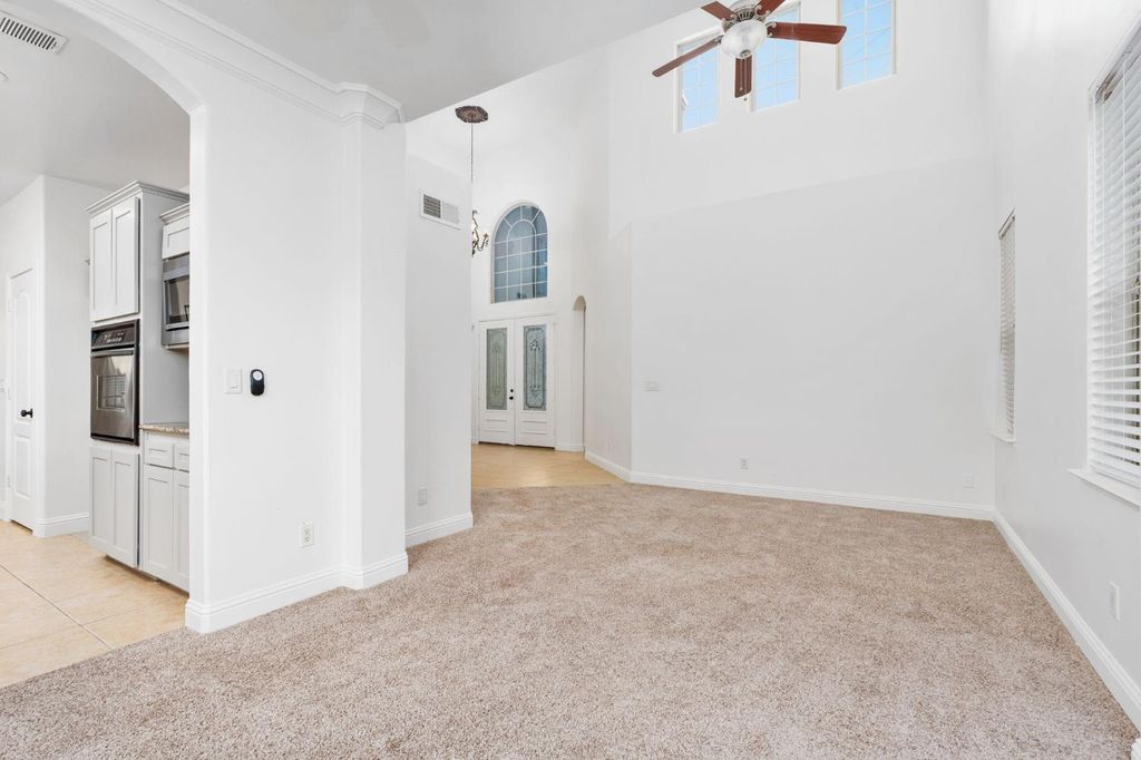 Image 7 of property listing at 6632 W Dovewood Lane, Fresno, CA 93723