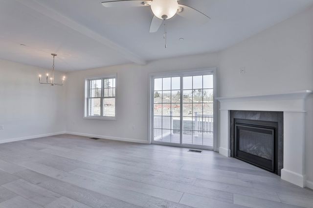 63 Crestview Way, Raymond, NH 03077