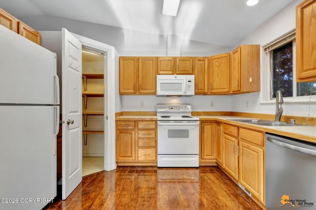 2300 Leopard Circle, Anchorage, AK 99502