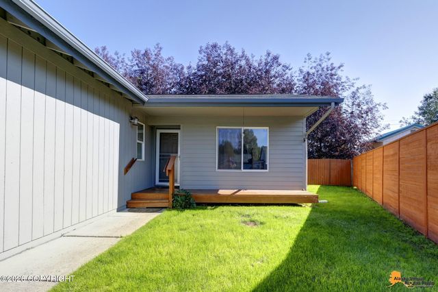 2300 Leopard Circle, Anchorage, AK 99502