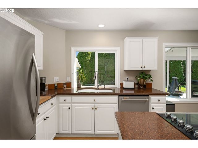 10954 Sw GENEVA St, Tigard, OR 97223