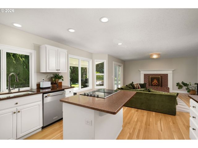 10954 Sw GENEVA St, Tigard, OR 97223