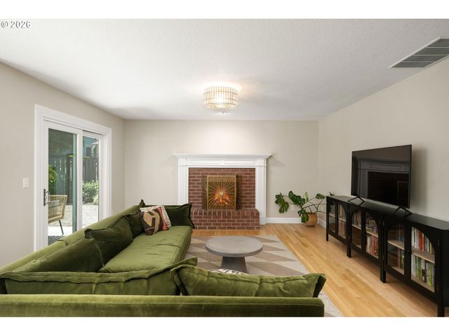 10954 Sw GENEVA St, Tigard, OR 97223
