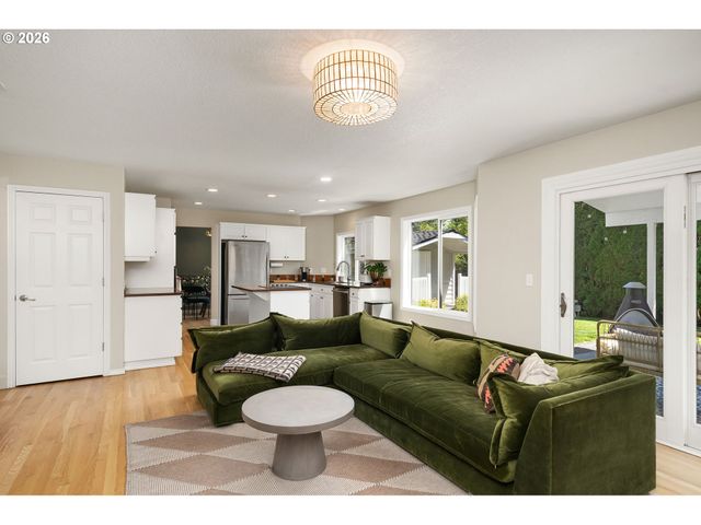 10954 Sw GENEVA St, Tigard, OR 97223